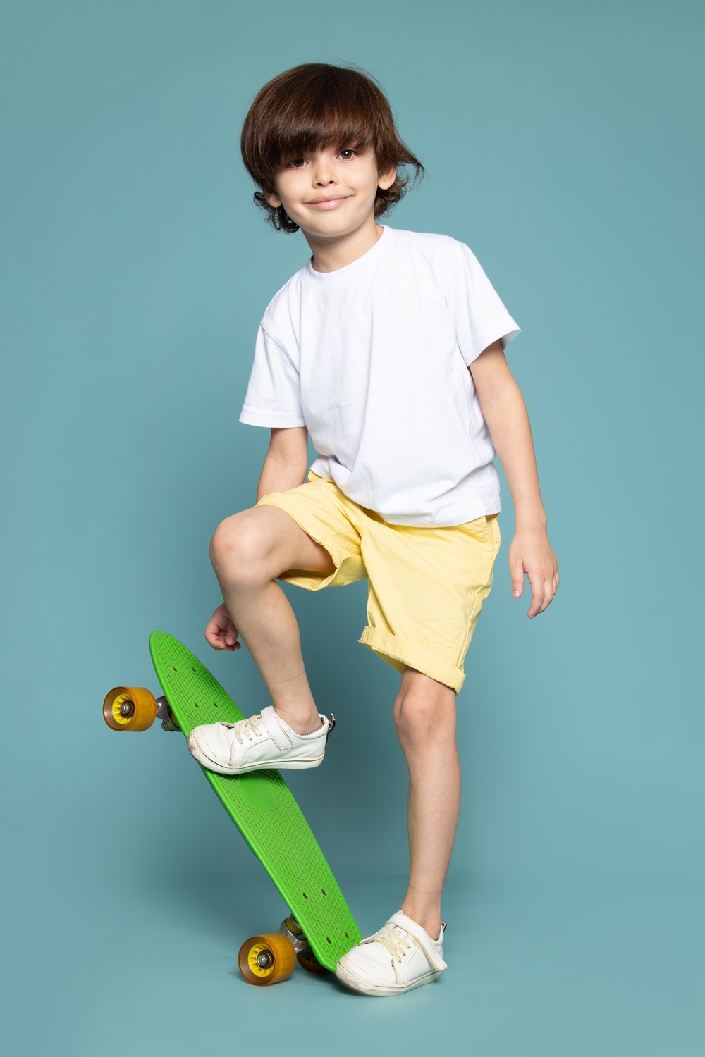 /storage/photos/1/Products/litte-boy-white-t-shirt-holding-skateboard-blue.jpg